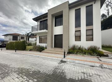 Vendo casa en Pifo sin adosamiento · Casas No Adosadas, Independientes en El Sector de Pifo a 10 Minutos de Tumbaco