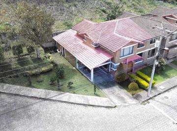 Casa de 5 habitaciones, Ibarra · Casa en Venta – Conjunto Cascadas de Chorlaví