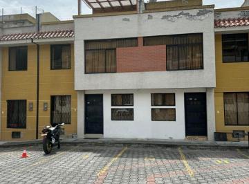 Casa de 3 habitaciones, Quito · Pomasqui Casa de Venta 94 m²
