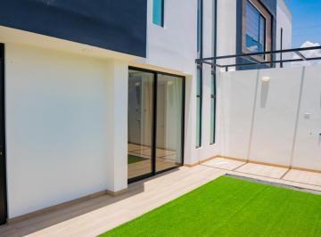 Casa de 3 habitaciones, Quito · Casa Moderna en Guayllabamba con Terraza y Jardín Privado