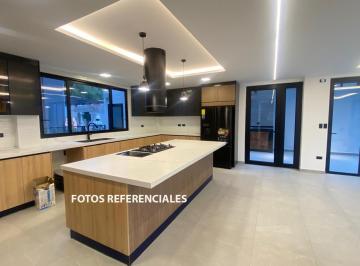 Casa de 3 habitaciones, Quito · Puembo: Area Social Doble Altura, Master en Pb. Urb. Privada con Parque Interior