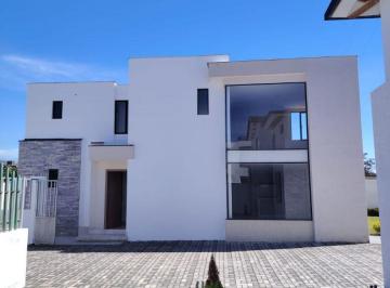 Casa de 3 habitaciones, Quito · Casa de Venta por Estrenar en Conocoto