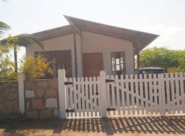 Casa · 250m² · 2 Habitaciones · 1 Estacionamiento · Casa en Venta - Punta Blanca