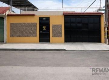 Casa · 154m² · 5 Habitaciones · 1 Estacionamiento · Venta de Casa / Urdesa Central Para Negocio o Renta