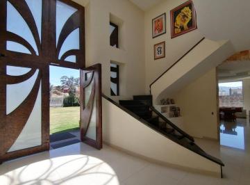 Casa Venta 1939m² de 5 habitaciones · Venta Casa Independiente de Lujo Amplios Espacios Ideal Parahostal Guarderias Ancianatos Vivienda