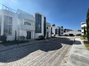 Casa · 201m² · 3 Habitaciones · 2 Estacionamientos · Casas de Venta en Mirasierra, Valle de Los Chillos