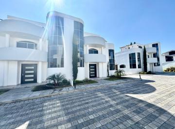 Casa · 201m² · 3 Habitaciones · 2 Estacionamientos · Casas de Venta en Mirasierra, Valle de Los Chillos