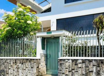 Fachada Frontal de la casa · ¡Oportunidad! Casa Amplia Urb. El Condado con Terraza y 3 Parqueaderos