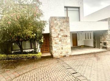Casa de 3 habitaciones, Quito · Preciosa Casa Acogedora, Amplia E Ilumcon Excelente Ubicación San Patricio, Diseño Moderno Londoño
