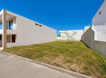 Terreno / Lote · 240m² · Vendo Terreno en Altos Manta Beach