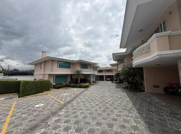 Casa de 3 habitaciones, Quito · C Asa de Venta en Santa Ines de Cumbaya