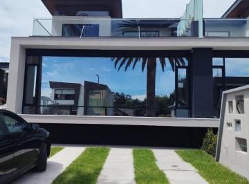 Casa · 140m² · 3 Habitaciones · 2 Estacionamientos · Hermosas Casas de Venta en Tumbaco