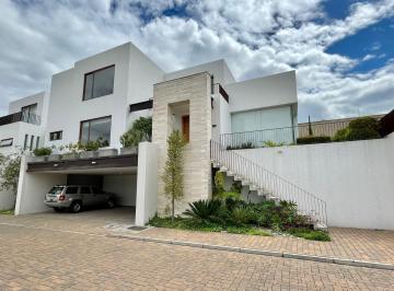 Casa · 610m² · 4 Habitaciones · Casa de Venta con Piscina en Tumbaco
