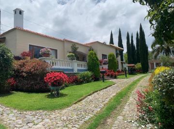 Casa · 695m² · 3 Habitaciones · 3 Estacionamientos · Casa de Venta Otavalo Sector Quichinche
