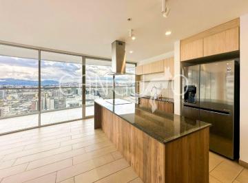 Departamento de 3 habitaciones, Quito · De Venta Departamento con Vista Panorámica en La Carolina