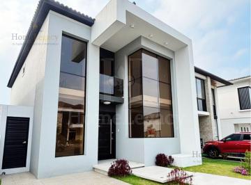 Casa · 200m² · 3 Habitaciones · 2 Estacionamientos · Venta de Casa con Jacuzzi en Isla Celeste, Samborondón Am