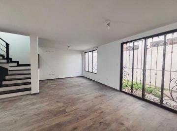 Casa de 3 habitaciones, Cuenca · Vendo Casa de Oportunidad Sector Las Pencas Dentro de Ciudadela $145.000
