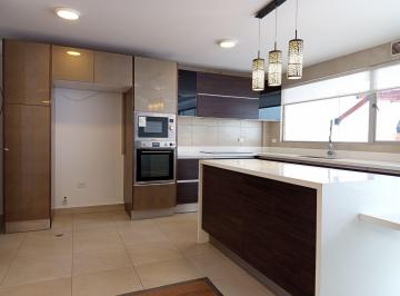 Casa · 198m² · 3 Habitaciones · 2 Estacionamientos · Casa en Venta en Villa Fontana Carcelen