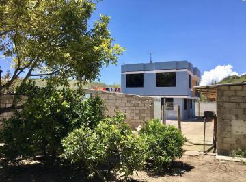 Casa · 260m² · 3 Habitaciones · 3 Estacionamientos · Venta Casa y Terreno Guayllabamba, 2.500 m² en Derecho y Acciones