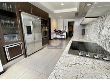 Departamento · 226m² · 3 Habitaciones · 2 Estacionamientos · Departamento de Lujo en Bosmediano Quito – 226 m², Amoblado, Seguridad 24/7 y Conectividad a Cumbayá