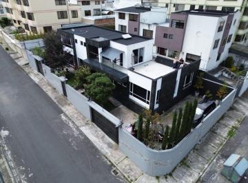 Casa de 4 habitaciones, Quito · Casa de Venta en Ponceano