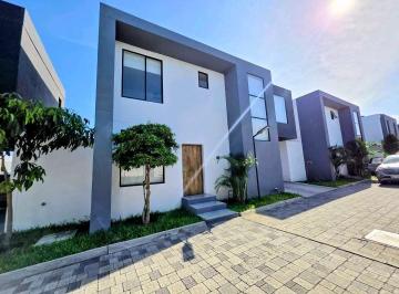 Casa · 125m² · 3 Habitaciones · 2 Estacionamientos · Vendo Casa en Piamonte, Sector Gavilanes, Sur de Manta, Urb. Cerrada