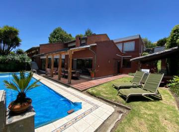 Casa de 4 habitaciones, Quito · En Arriendo Casa de 4 Dorm. y Piscina en Campo Alegre