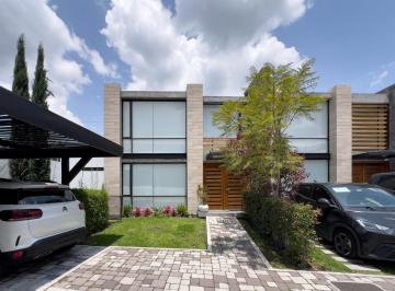 Casa · 150m² · 3 Habitaciones · 2 Estacionamientos · Hermosa Casa Exclusiva en Venta, Pacho Salas Tumbaco, 3 Habitaciones, Cerca de Cumbayá