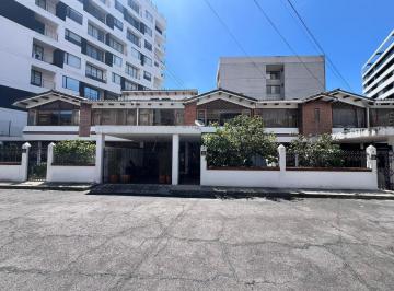 Casa · 221m² · 5 Habitaciones · 2 Estacionamientos · Venta. Casa Dentro de Conjunto en La Pradera, Centro Norte de Quito