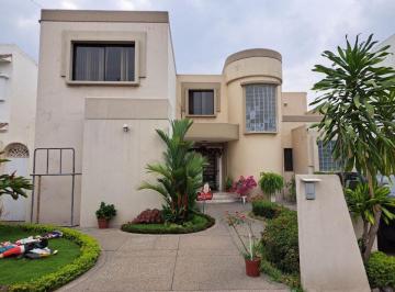Casa de 5 habitaciones, Guayaquil · Vendo Casa en Urb. Rio Guayas, Samborondon