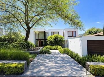 Casa · 530m² · 4 Habitaciones · 2 Estacionamientos · Casa de Lujo de Venta Cumbaya