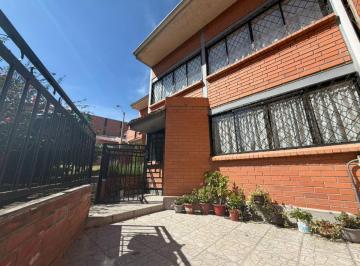 Casa de 4 habitaciones, Cuenca · No Disponible Bonita Propiedad Economica Capulispamba (V3188)
