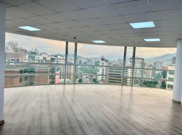 Oficina comercial · 291m² · 5 Estacionamientos · Mv - Sector La Carolina, Eloy Alfaro, en Venta Oficina 291 m², Edificio Corporativo