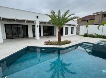 Casa de 4 habitaciones, Guayaquil · Casa con 650 m² Terreno, 4 Recámaras en Venta y Alquiler, Samborondón Remodelada