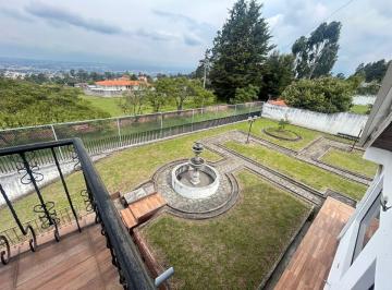 Casa de 4 habitaciones, Quito · Venta Ontaneda Casa Grande en Urbanizacion Vista Al Valle Areas Verdes