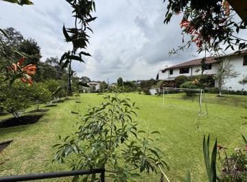 Casa · 695m² · 5 Habitaciones · 5 Estacionamientos · Casa en Venta con Terreno Amplio