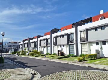 Casa · 99m² · 2 Habitaciones · 1 Estacionamiento · Casa en Venta con Amplio Patio y Terraza en Miranda