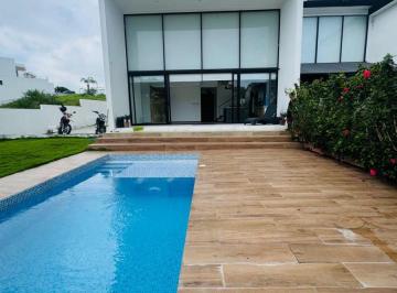 Casa de 3 habitaciones, Manta · Renta de Casa Amoblada de 3 Habitaciones y Piscina en Exclusiva Urbanización de Manta