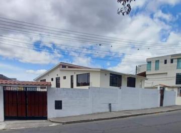 Casa · 269ha · 5 Habitaciones · 10 Estacionamientos · Casa Rentera en Venta Sector Pusuquí con 3 Departamentos