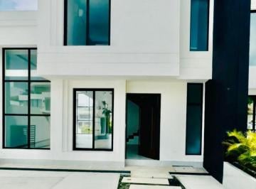 Casa de 3 habitaciones, Manta · Venta de Casa de 3 Habitaciones con Piscina en Urbanización Exclusiva de Manta