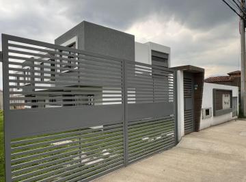Casa · 118m² · 3 Habitaciones · 1 Estacionamiento · De Oportunidad Dos Casas en Venta en Urbanización Privada - Ricaurte - Cuenca