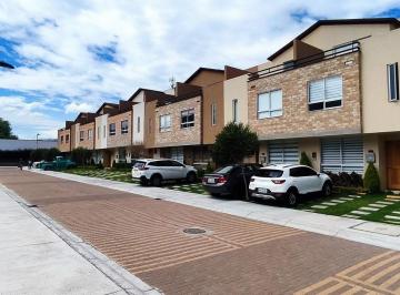 Casa · 140m² · 3 Habitaciones · 2 Estacionamientos · Casa en Venta de 3 Pisos con Altillo y Terraza por Estrenar en Pomasqui Conjunto Privado con Piscina