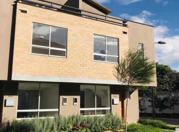 Casa · 141ha · 3 Habitaciones · 2 Estacionamientos · Casa en Venta por Estrenar 4 Dorm. con Altillo y Terraza con Jardin Sector La Moya