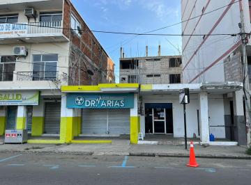 Casa · 243m² · Mv Centro de Manta, Av 3 Entre Calle 13 y 14, en Venta Casa Comercial con Terreno de 243 m²