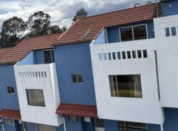 Casa de 4 habitaciones, Quito · Hermosa Casa Sector Yambal