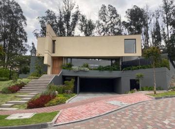Casa de 4 habitaciones, Quito · Casa Amoblada en Renta, Tumbaco