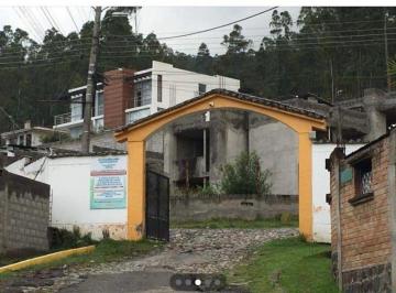 Terreno / Lote , Quito · Terreno de 1.782 m² en Venta en Conocoto con 40 m² Frente, Dentro de Urbanización Privada