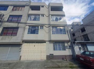 Casa de 10 habitaciones, Quito · Amplia Casa Rentera en Venta de 4 Departamentos