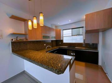 Departamento · 180m² · 3 Habitaciones · 1 Estacionamiento · Kennedy Norte - Dpto. de 2 Pisos Cerca de San Marino