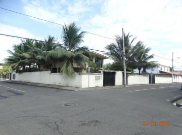 Casa de 4 habitaciones, Montecristi · Casa con Terreno de Venta Portoviejo Zona Centro